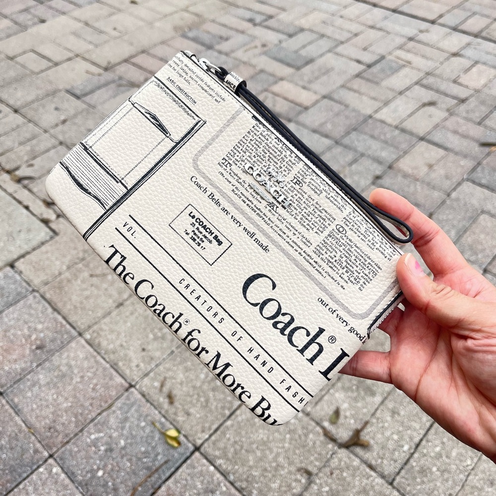 Coach Large Corner Zip Wristlet With Newspaper Print🎈🎈